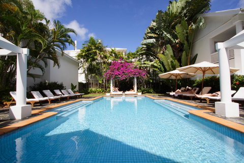 The Reef House Adults Retreat - Enjoy 28 Complimentary Inclusions - Accommodation Main Beach 1