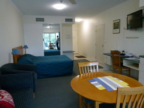 Madison Ocean Breeze Apartments - Accommodation Main Beach 27