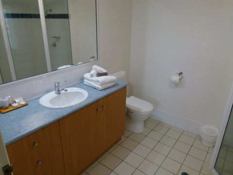 Madison Ocean Breeze Apartments - Accommodation Main Beach 32