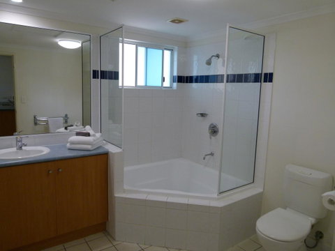 Madison Ocean Breeze Apartments - Accommodation Main Beach 34