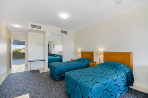 Madison Ocean Breeze Apartments - Accommodation Main Beach 10
