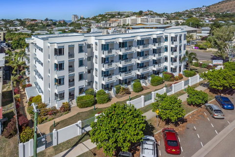 Madison Ocean Breeze Apartments - Accommodation Main Beach 1