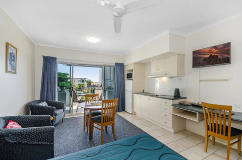 Madison Ocean Breeze Apartments - Accommodation Main Beach 11