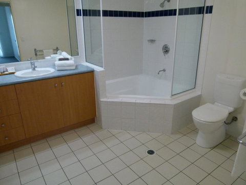 Madison Ocean Breeze Apartments - Accommodation Main Beach 33