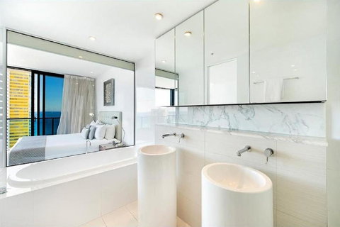 Oracle Resort Broadbeach - Gclr - Accommodation Main Beach 2