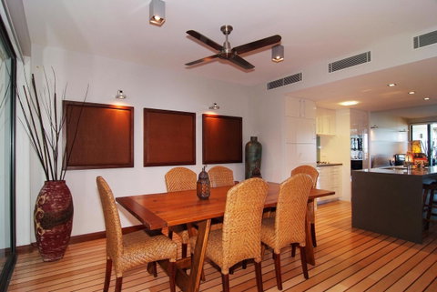 The Boathouse Apartments - Accommodation Main Beach 12