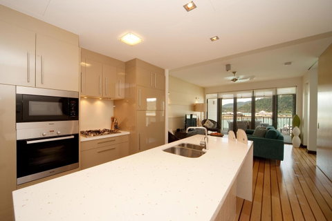 The Boathouse Apartments - Accommodation Main Beach 11