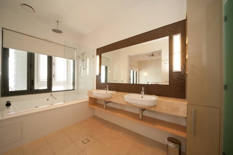 The Boathouse Apartments - Accommodation Main Beach 16