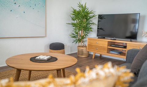 Mandolin Beachfront Resort - Accommodation Main Beach 7