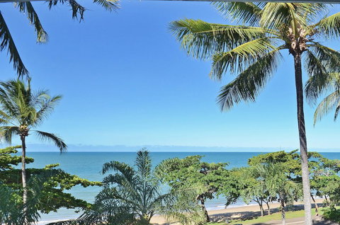 Roydon Beachfront Apartments - Accommodation Main Beach 5