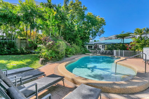 Roydon Beachfront Apartments - Accommodation Main Beach 17