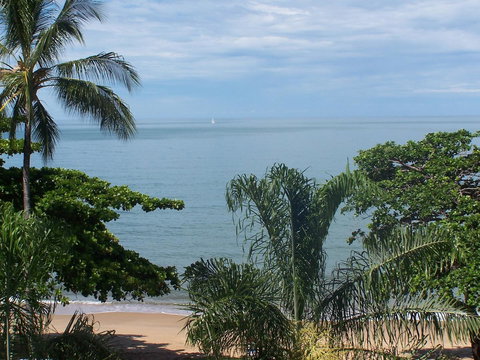 Roydon Beachfront Apartments - Accommodation Main Beach 7