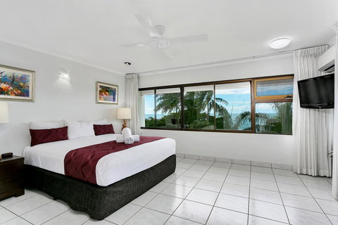Roydon Beachfront Apartments - Accommodation Main Beach 3