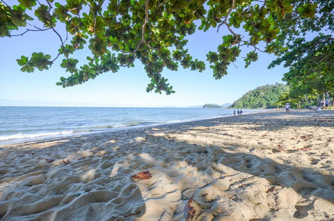 Roydon Beachfront Apartments - Accommodation Main Beach 29