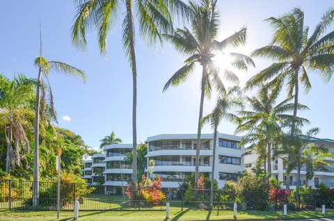 Roydon Beachfront Apartments - Accommodation Main Beach 28