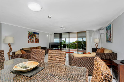 Roydon Beachfront Apartments - Accommodation Main Beach 21