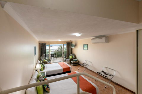 Sunlit Waters Studio Apartments - Accommodation Main Beach 24