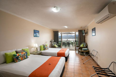 Sunlit Waters Studio Apartments - Accommodation Main Beach 23