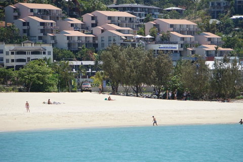 Airlie Seaview Apartments - Accommodation Main Beach 6