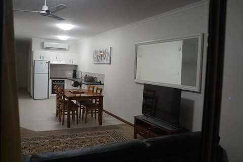 Airlie Seaview Apartments - Accommodation Main Beach 8