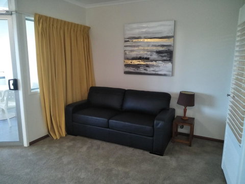 Airlie Seaview Apartments - Accommodation Main Beach 14
