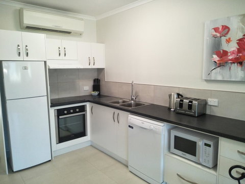 Airlie Seaview Apartments - Accommodation Main Beach 13