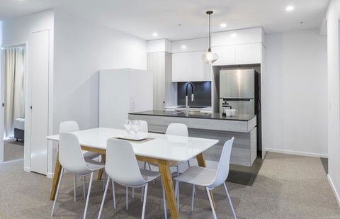 Boardwalk Burleigh Beach - Official - Accommodation Main Beach 26