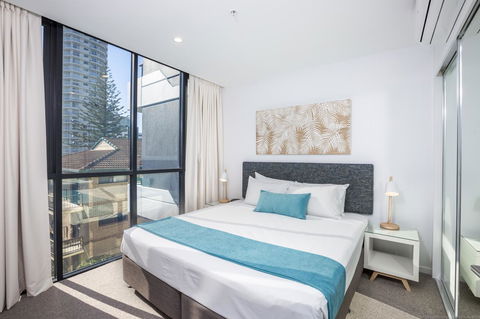 Boardwalk Burleigh Beach - Official - Accommodation Main Beach 37
