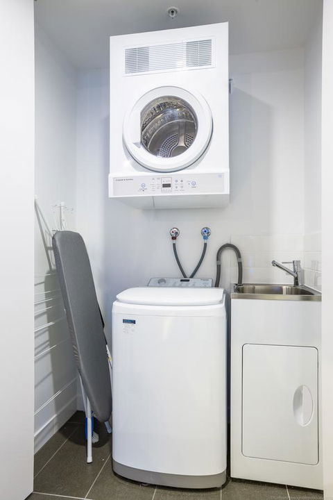 Boardwalk Burleigh Beach - Official - Accommodation Main Beach 31