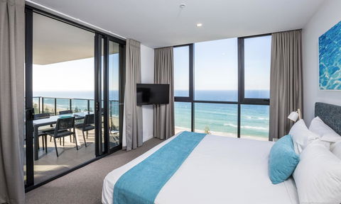 Boardwalk Burleigh Beach - Official - Accommodation Main Beach 4