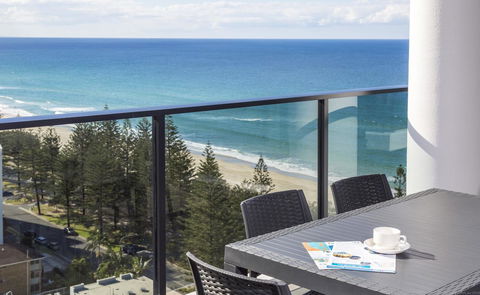 Boardwalk Burleigh Beach - Official - Accommodation Main Beach 20