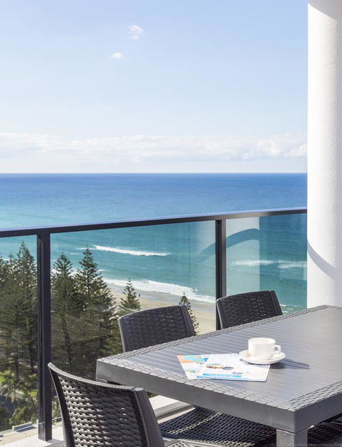 Boardwalk Burleigh Beach - Official - Accommodation Main Beach 24