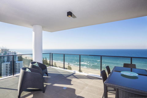 Boardwalk Burleigh Beach - Official - Accommodation Main Beach 2