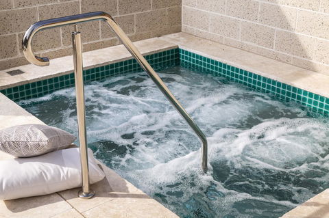 Boardwalk Burleigh Beach - Official - Accommodation Main Beach 18