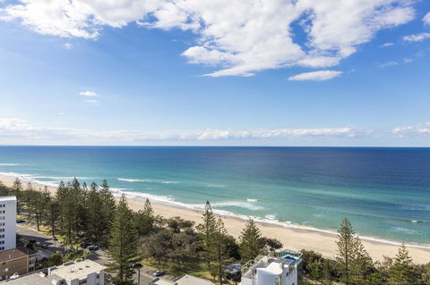 Boardwalk Burleigh Beach - Official - Accommodation Main Beach 14