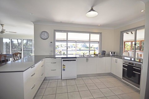 Bribie Island Canal Holiday Destination! - Accommodation Main Beach 5