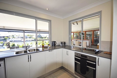 Bribie Island Canal Holiday Destination! - Accommodation Main Beach 4