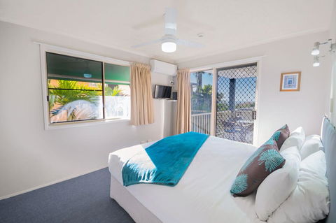 Airlie Apartments - Accommodation Main Beach 0