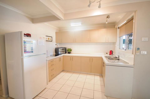 Airlie Apartments - Accommodation Main Beach 6