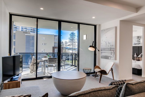 Iconic Kirra Beach Resort - Accommodation Main Beach 9