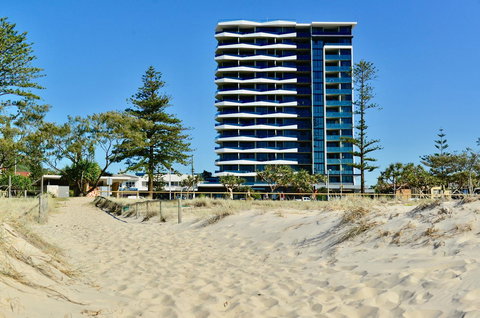 Iconic Kirra Beach Resort - Accommodation Main Beach 7