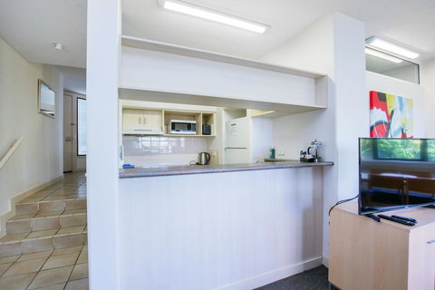 Tiki Hotel Apartments Surfers Paradise - Accommodation Main Beach 9