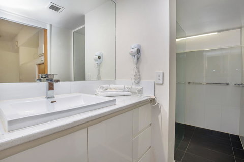 Tiki Hotel Apartments Surfers Paradise - Accommodation Main Beach 5