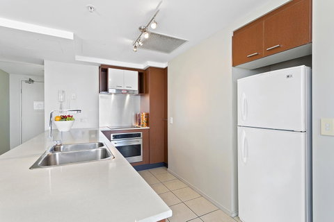 Beach Stay - Ocean & Riverview Resort Chevron Renaissance Central Surfers Paradise - Accommodation Main Beach 5