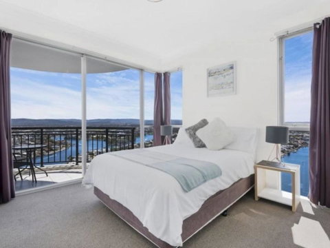 Beach Stay - Ocean & Riverview Resort Chevron Renaissance Central Surfers Paradise - Accommodation Main Beach 1
