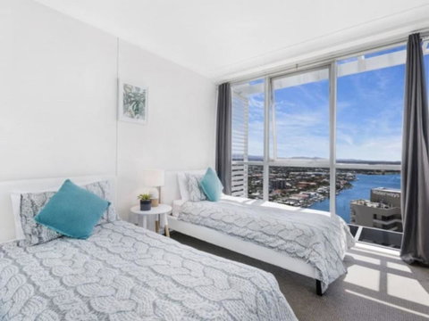 Beach Stay - Ocean & Riverview Resort Chevron Renaissance Central Surfers Paradise - Accommodation Main Beach 2