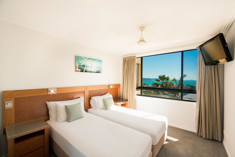 Pinnacles - Accommodation Main Beach 17