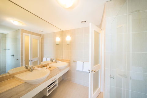 Pinnacles - Accommodation Main Beach 18