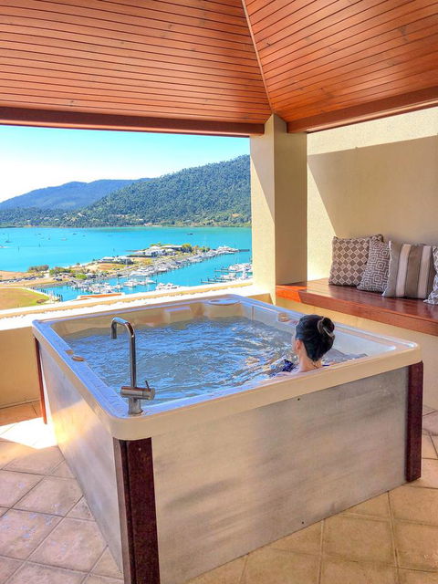 Pinnacles - Accommodation Main Beach 3