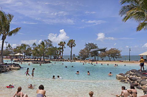 Proximity Waterfront Apartments - Accommodation Main Beach 1